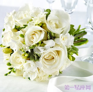 白玫瑰花语：送11朵白玫瑰代表什么意思？