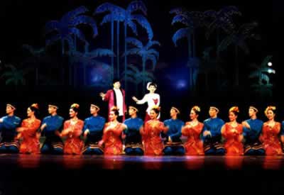 东方歌舞团成立